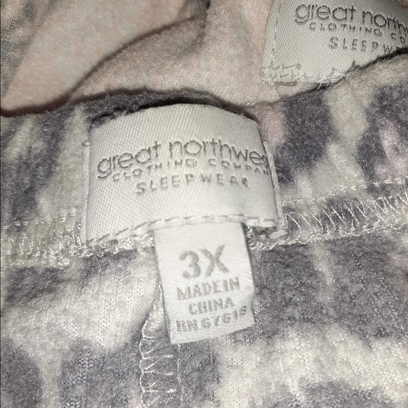 Mix of pjs - Picture 6 of 8